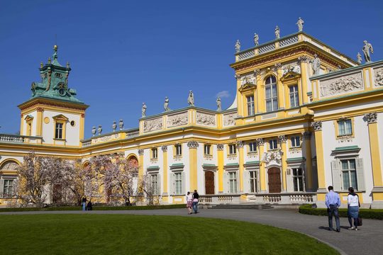 Pałac w Wilanowie w Warszawie od frontu