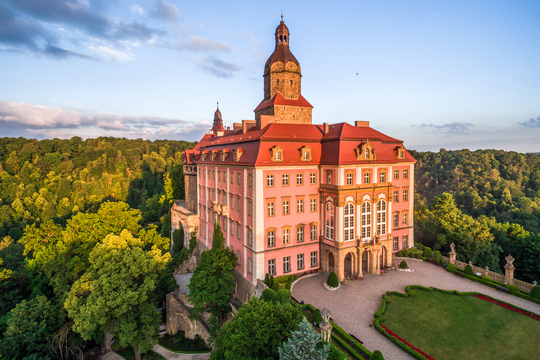 Zamek Książ - widok ogólny latem