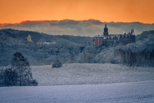 Zamek Książ zimą - widok z daleka