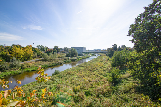 Poznań, rzeka Cybina, w oddali Brama ICHOT