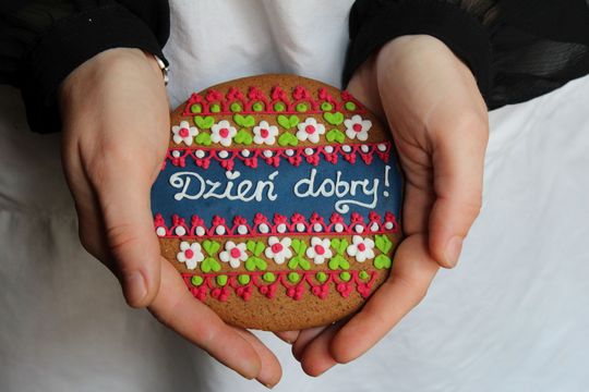 Kolorowy piernik z napisem "dzień dobry" w Żywym Muzeum Piernika w Toruniu 
