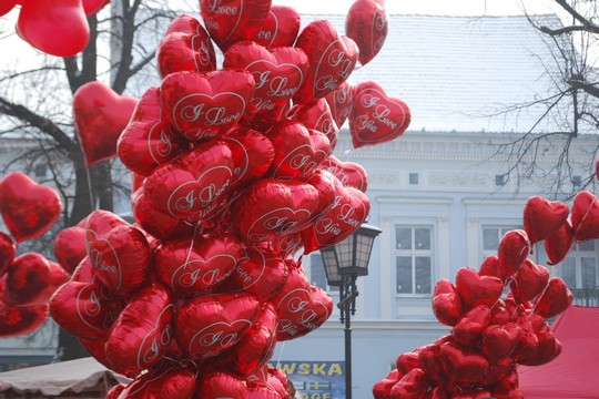 czerwone balony w kształcie serca w Chełmnie na na Walentynki